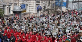 Акция Бессмертный полк родилась в Томске в 2010 году и была поддержана компанией &quotГазпром  пресс-служба ООО &quotГазпром трансгаз Томск&quot